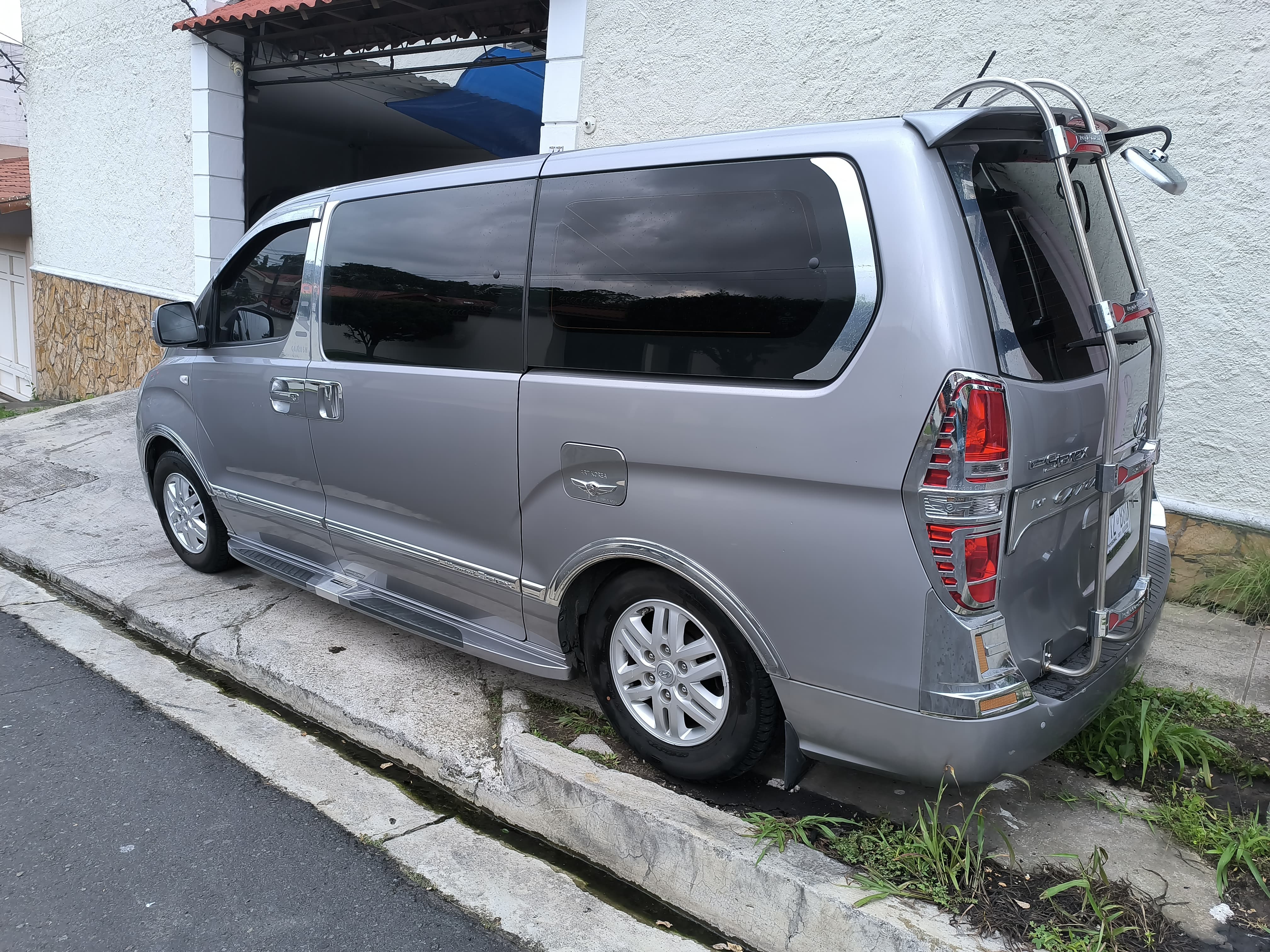 Hyundai Starex H1 microbús ClassicCarsV