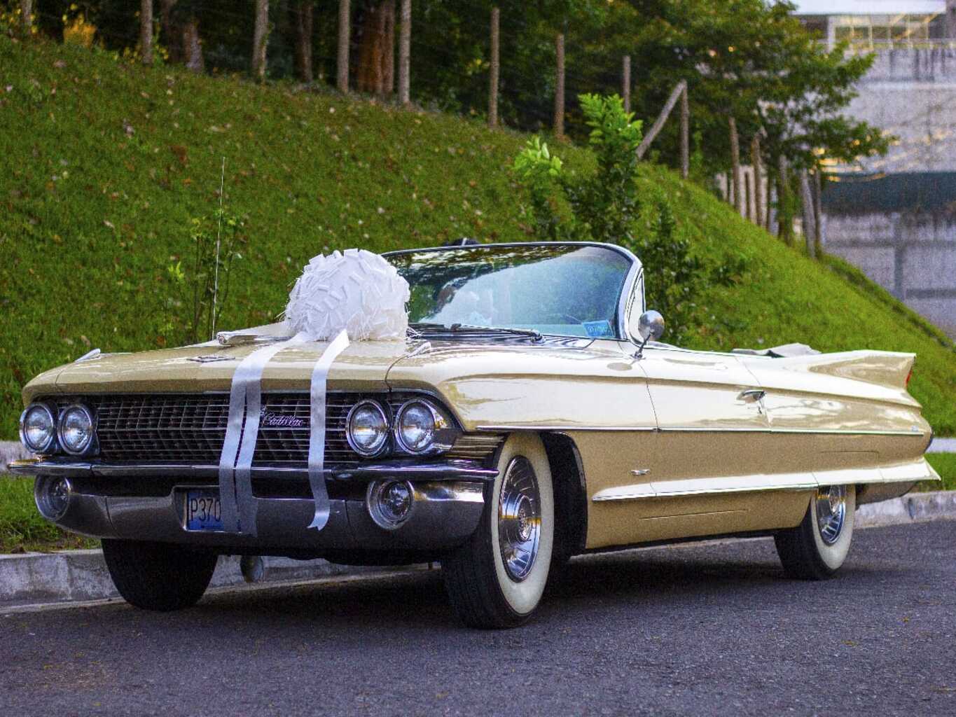 Auto clásico decorado para evento